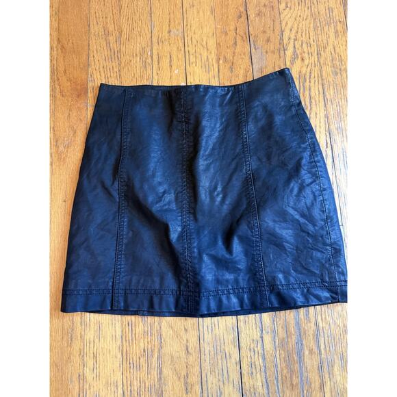 Free people Skirt Womens 0 Black Faux Leather Mini Zip Back Urban Outfitters - Picture 1 of 5